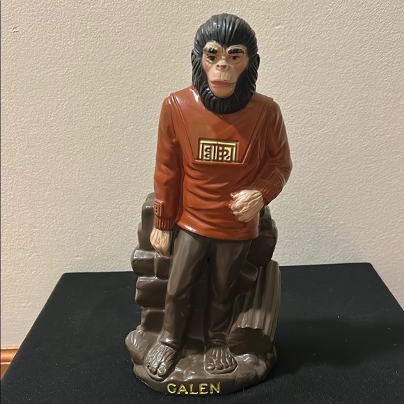 Vintage Planet of the Apes Galen plastic coin bank stamped 1974 - Picture 1 of 11